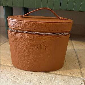 Saie The Vanity Case in Caramel Brown